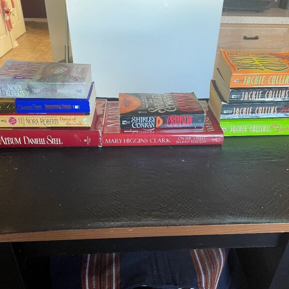 BOOKS 3 FOR $6 Nora Roberts, Danielle Steel, Mary Higgins Clark, Jackie Collins - Picture 1 of 11